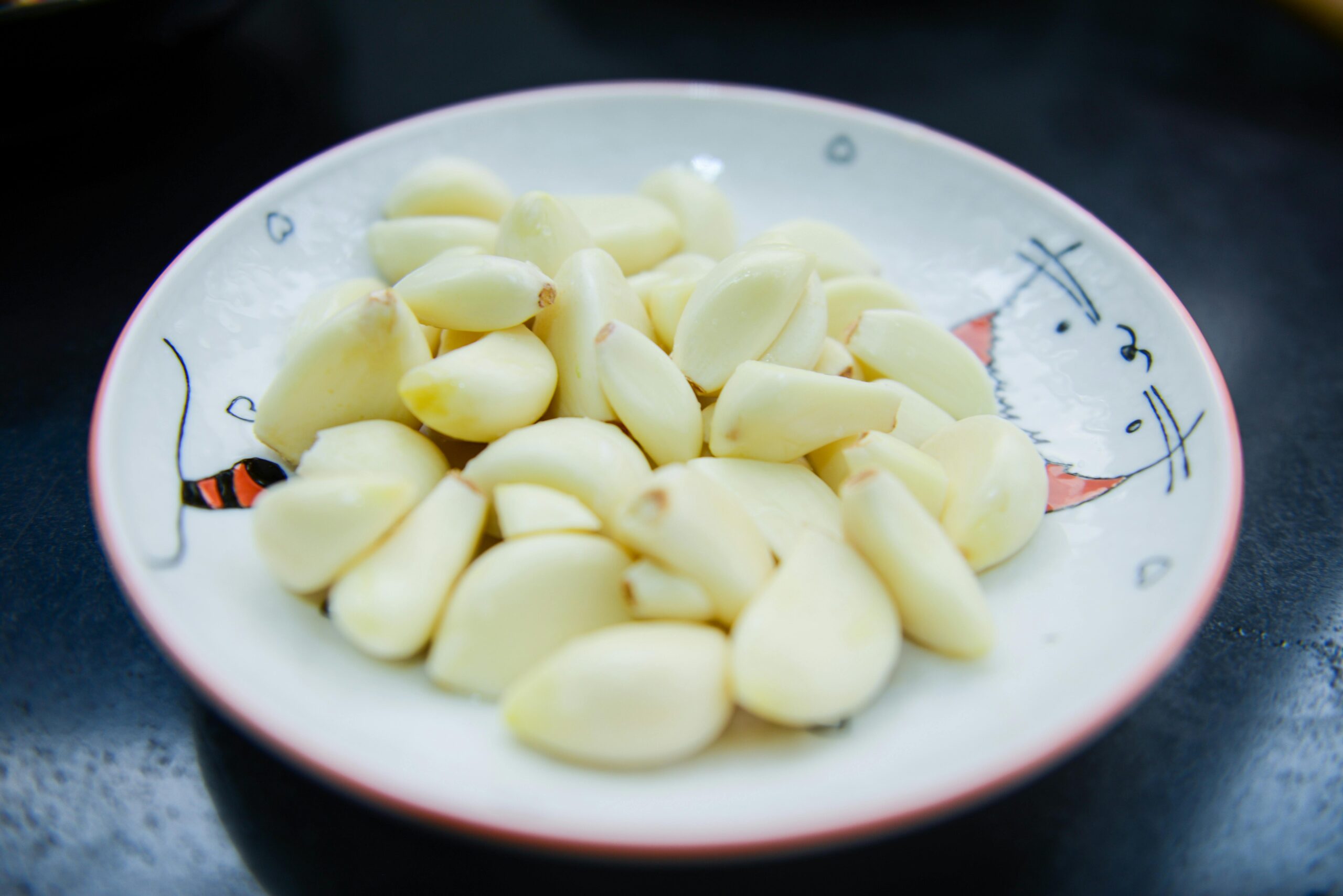 Knoblauch In Weißer Keramikplatte